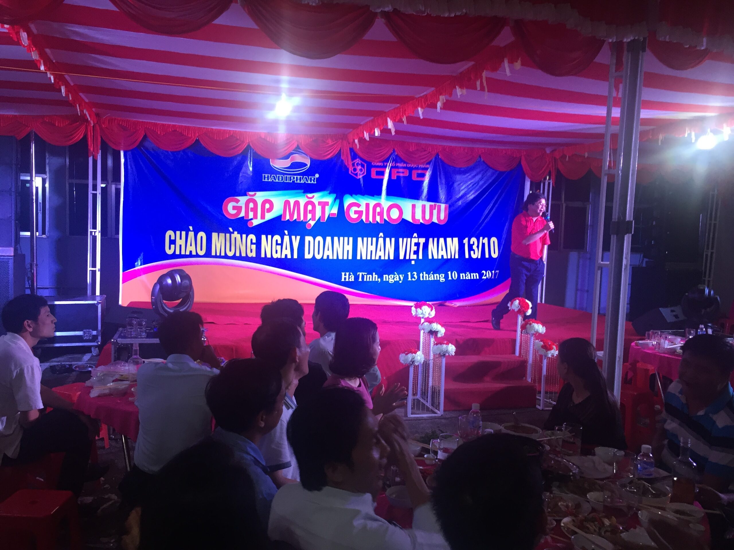 Nguyễn Chí Linh – Tổng Giám đốc Công ty Cổ phần Dược phẩm OPC kiêm Chủ tịch Hội đồng quản trị Công ty phát biểu trong buổi giao lưu.
